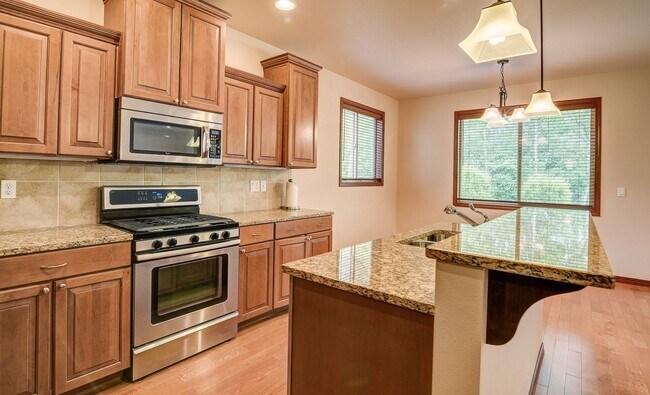 Building Photo - 5565 Old Settler Dr