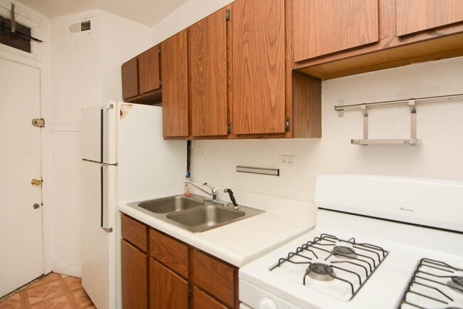 Foto del edificio - 3011 N Racine Ave