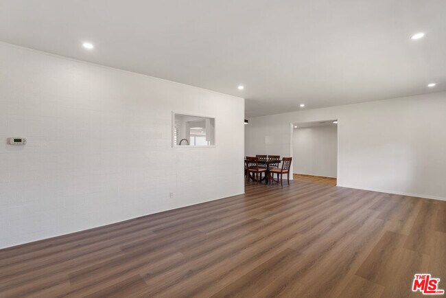 Building Photo - 6739 Garces Ave