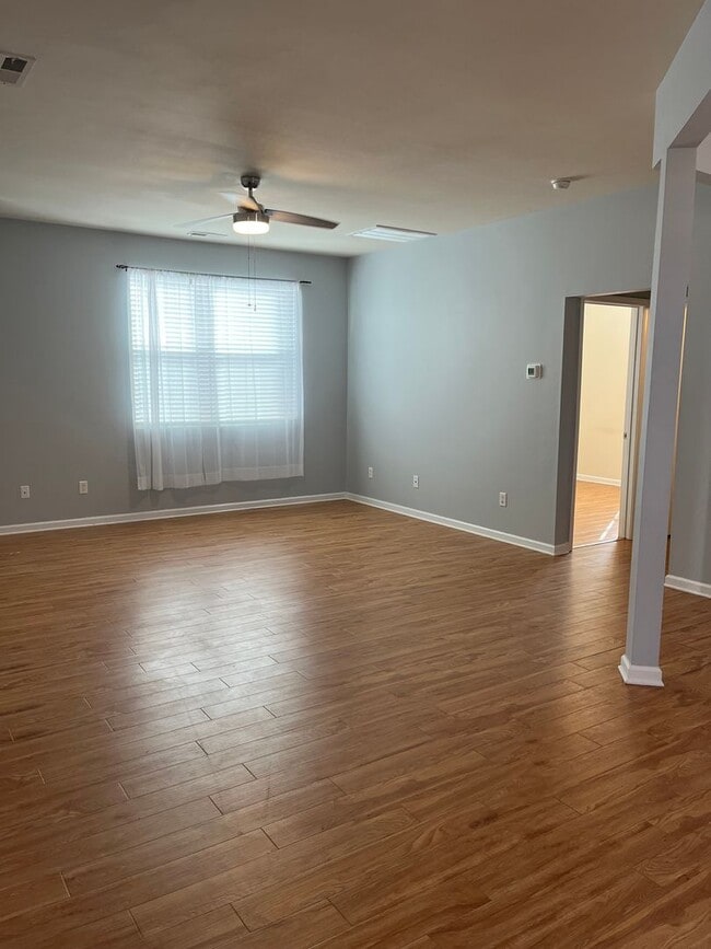 Building Photo - 275 Cameron St