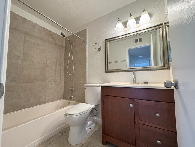 Foto del edificio - *** Move-In Special*** Luxury Living at Wa...