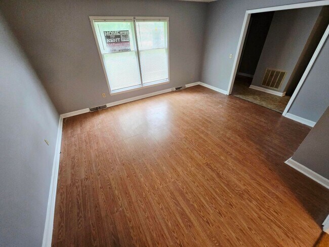Foto del edificio - Awesome 4 Bedroom 2.5 Bath Home in West Bu...