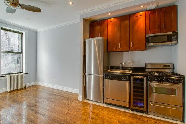 Foto del edificio - 336 E 18th St