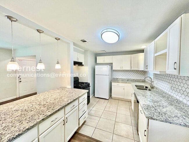 Foto del edificio - 10425 Ferguson Rd