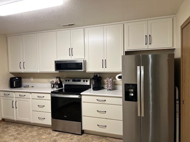 Foto del edificio - 2815 Lakeshore Dr