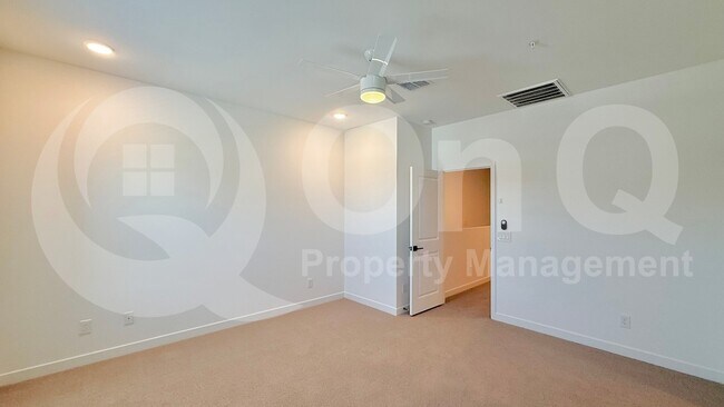 Foto del edificio - 2746 W Red Fox Rd