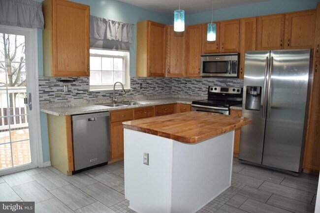 Building Photo - 900 Turning Point Ct