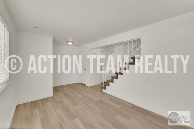 Foto del edificio - Remodeled Townhome in Cottonwood Heights!