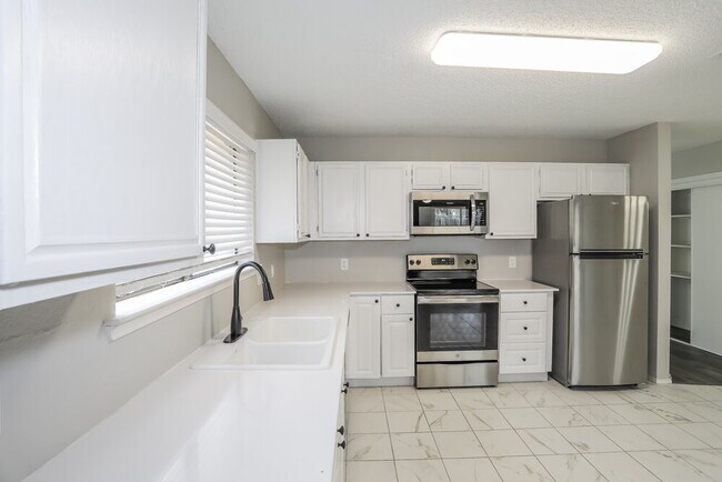 Foto del edificio - 6936 Bentley Ave