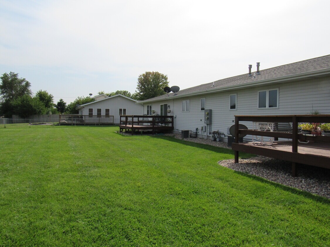 1131 Pleasant View Dr, Grand Island, NE 68801 Townhome Rentals in