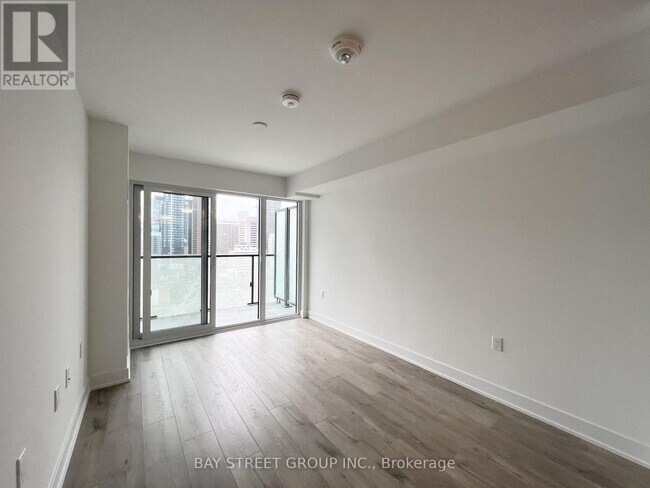 Photo du bâtiment - 575-1575 Bloor St E