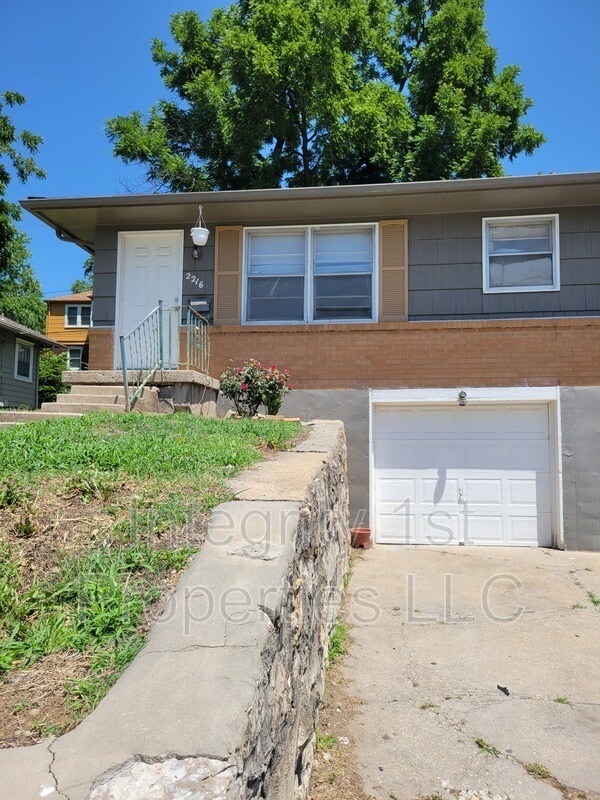 Primary Photo - 2216 State Ave