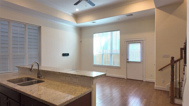 Foto del edificio - 902 W 20th St