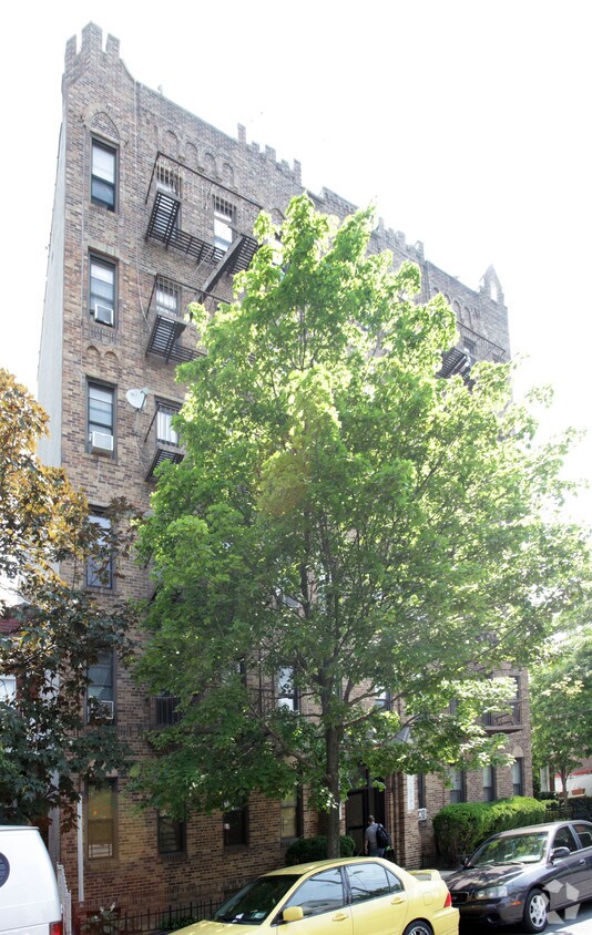 Building Photo - 915 84th St
