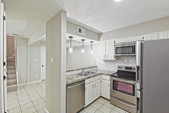 Building Photo - 889 Dublin Dr