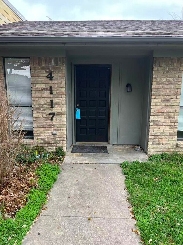 Great 3 Bedroom 2 Bathroom in Plano! - Great 3 Bedroom 2 Bathroom in Plano!