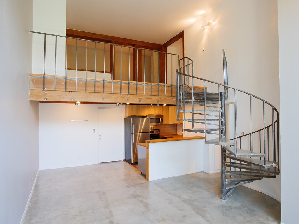 Primary Photo - 1440 Veteran Ave