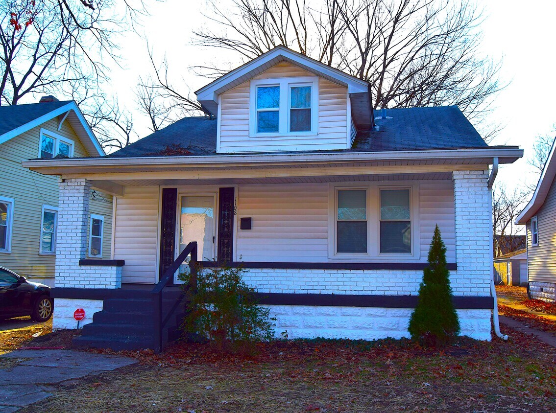 Foto principal - 1108 Central Ave