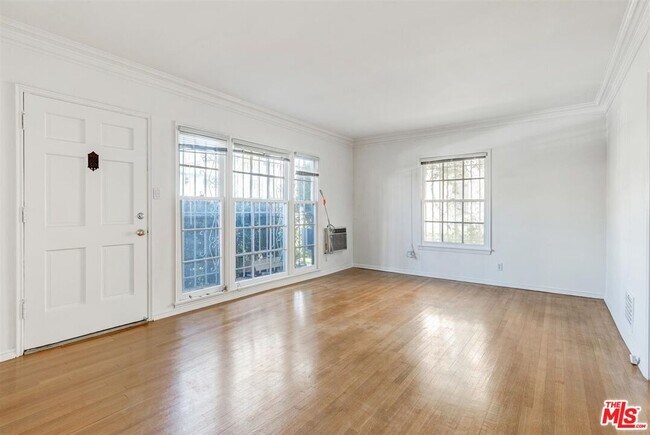 Building Photo - 142 N Hamilton Dr