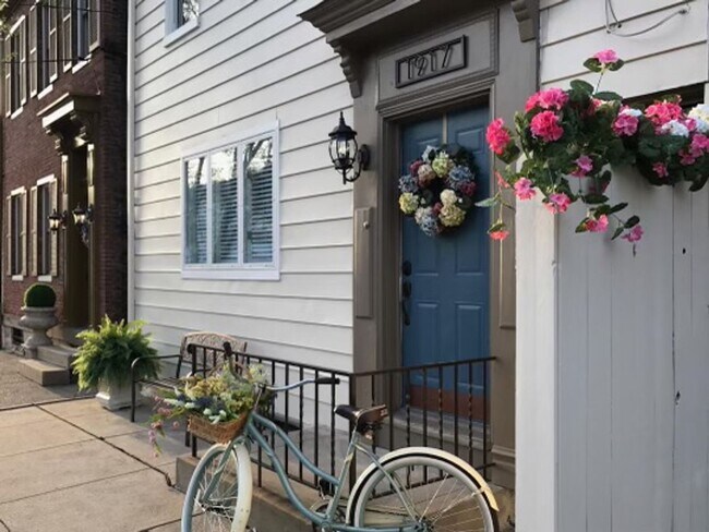 Photo - 1917 Mary St House