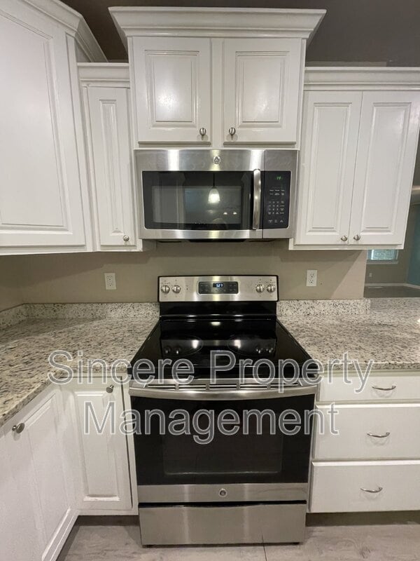 Foto del edificio - 120 N Ranchwood Blvd