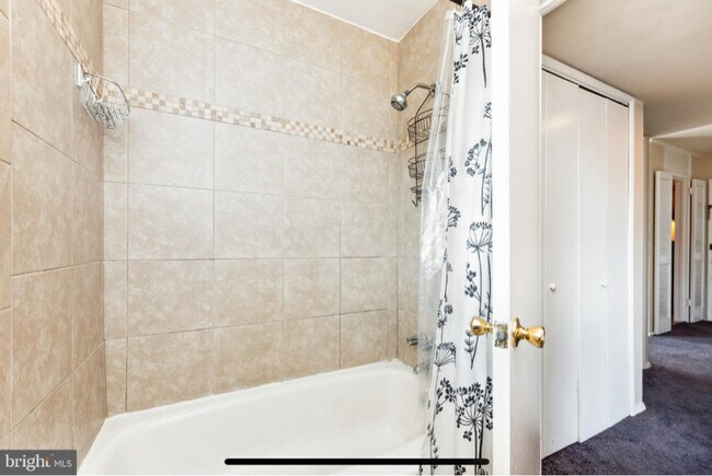 Foto del edificio - 7200 Donnell Pl