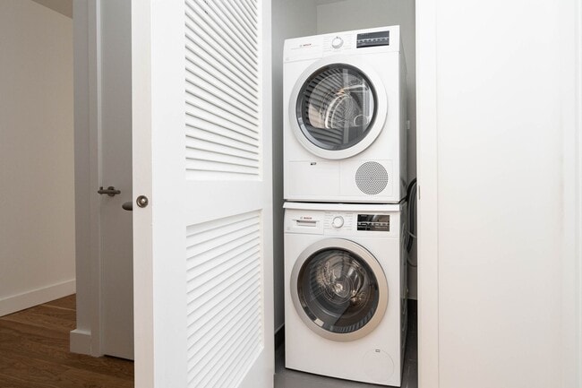 Building Photo - 95 Jameson Ave