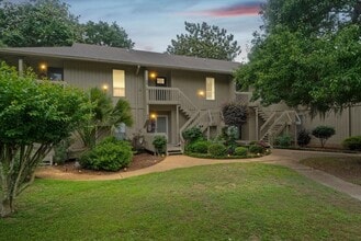 Building Photo - 2024 Sea Cliff Dr N