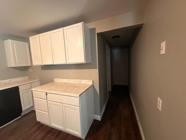 Building Photo - MOVE IN READY Renovated Home For Rent in Chattanooga! Convenient Location Only $1,550.00 Per Month!