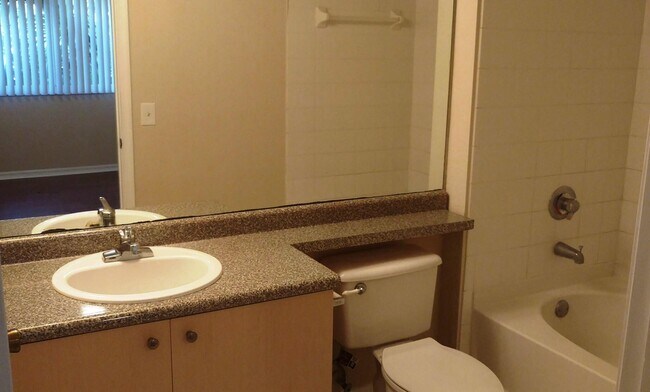 Foto del edificio - 360 Crestwood Cir