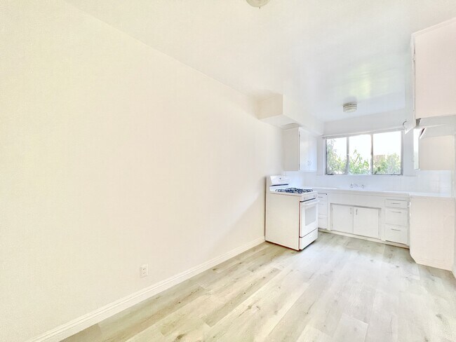 Foto del edificio - 3950 W 5th St