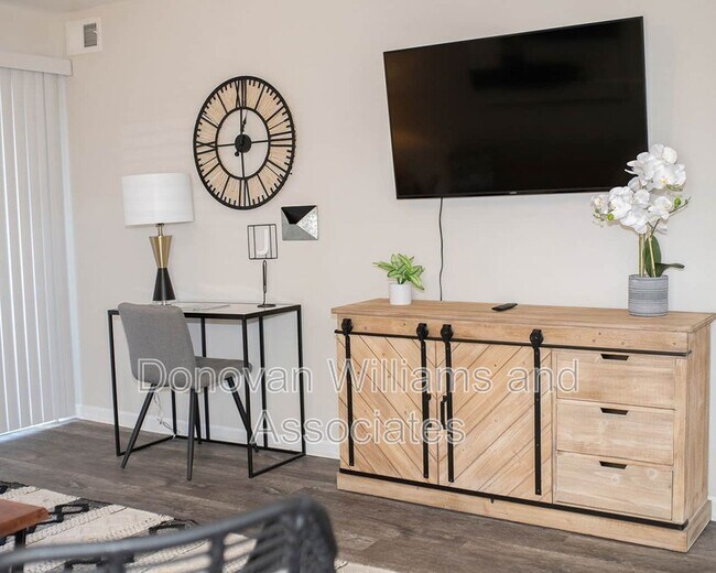 Building Photo - 2225 Kilborne Dr