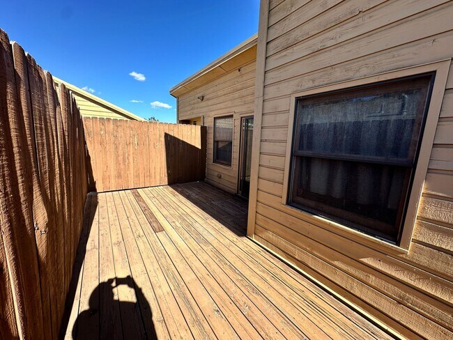 Building Photo - Stylish 3rd Level, Private 2 bedroom Apartment With LVP Flooring, Decks, Gas Fireplace & In-Unit ...