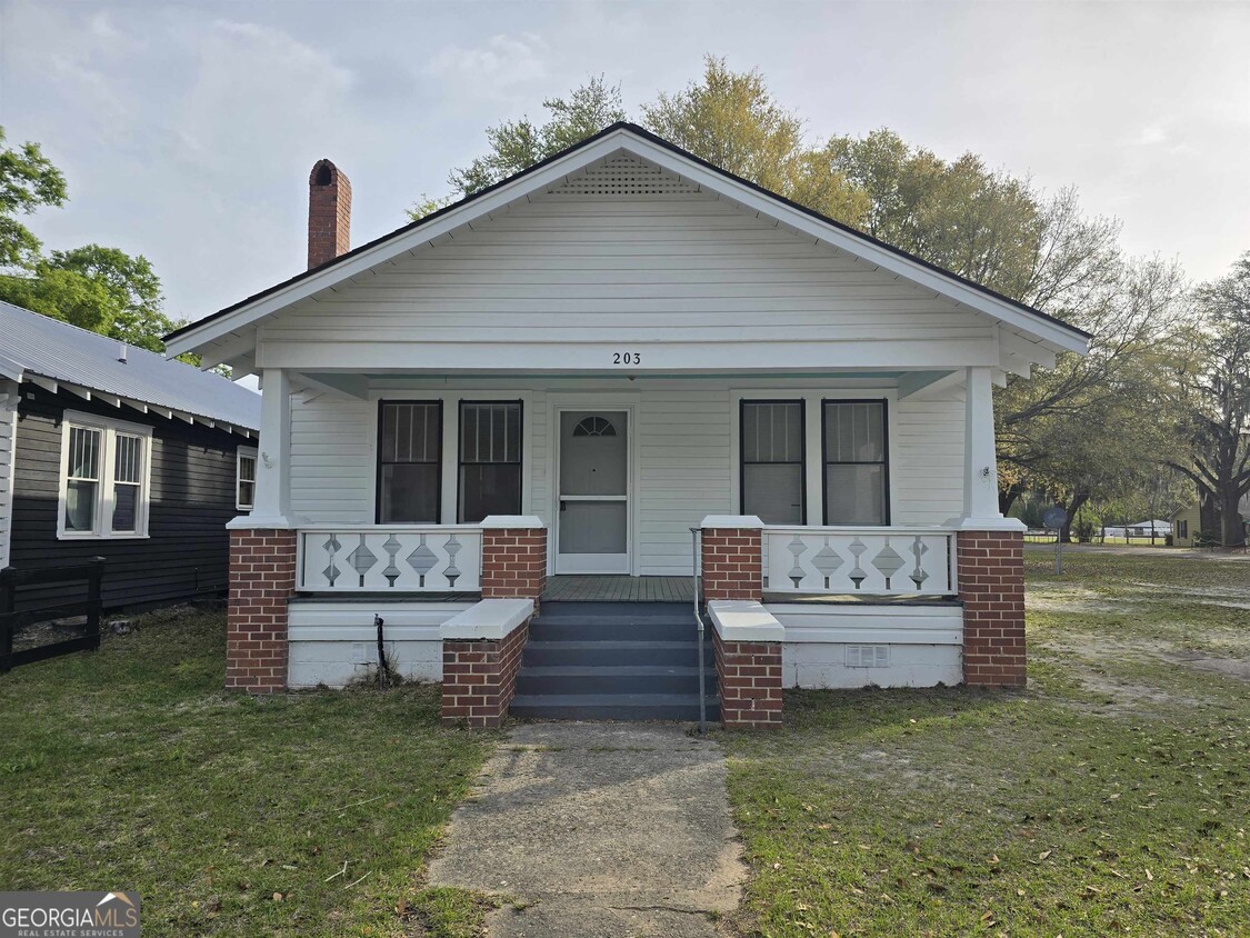 Primary Photo - 203 N Laurel St