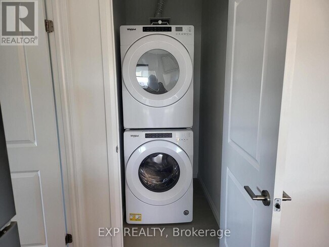 Photo du bâtiment - 144 Watson Rd N