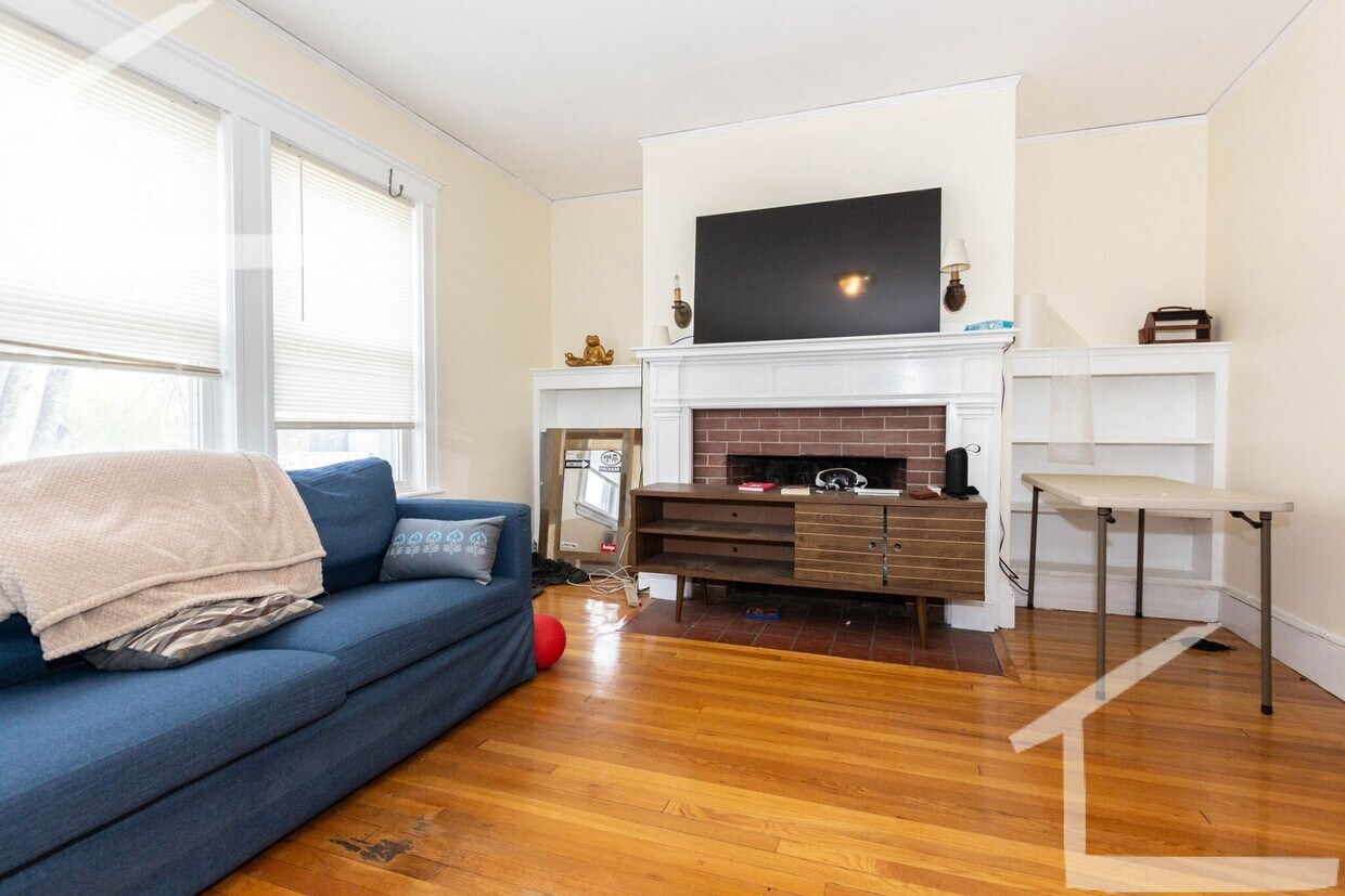 Foto principal - Brighton 4Bed / 2Bath with 2 Parking spots...