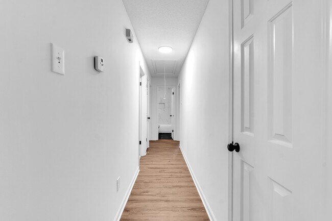 Foto del edificio - 8439 River Glen Dr