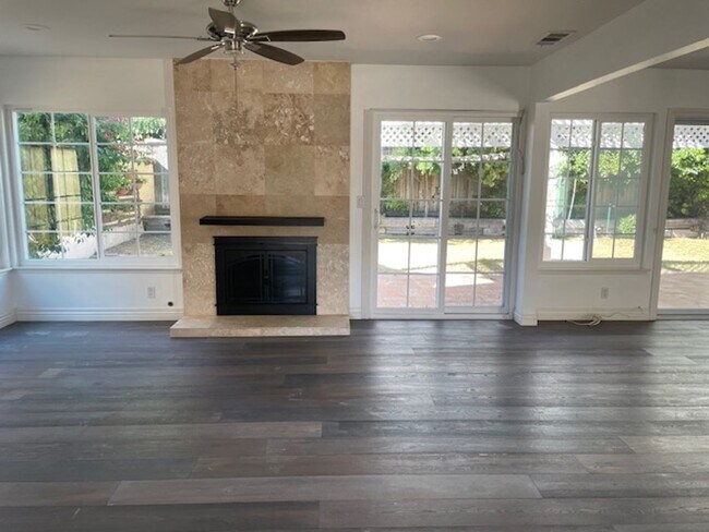 Foto del edificio - Light Bright 4 bedroom in Irvine