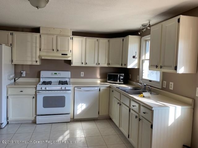 Building Photo - 15 Brookview Ln