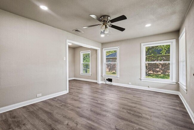 Foto del edificio - 1708 N Woods St