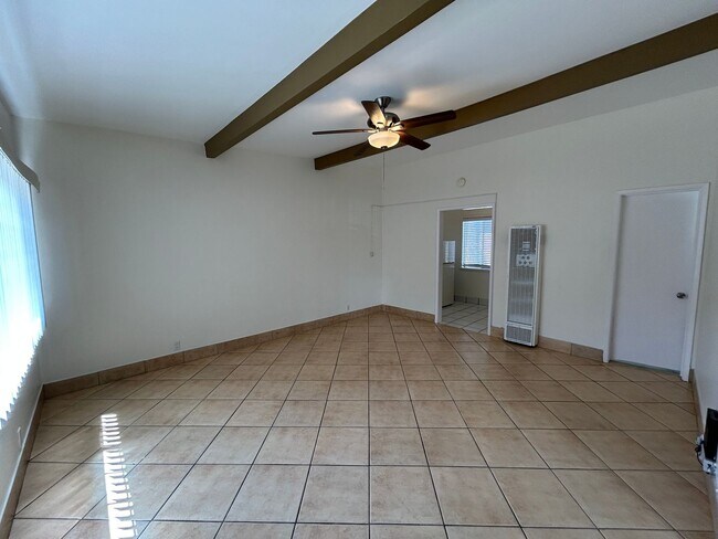 Foto del edificio - 4442 E 7th St