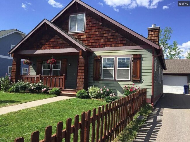 Foto del edificio - 670 Woodside Ln