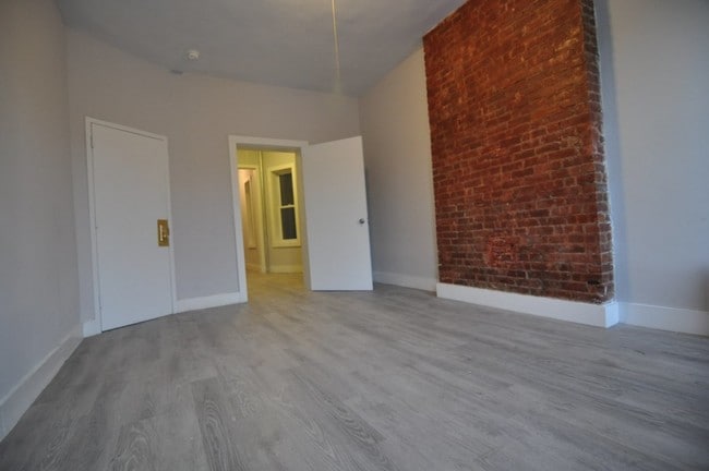 Building Photo - 420 E 148th St