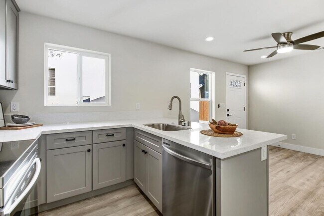 Building Photo - Home for Rent in  Midtown, Sacramento!  2 Bed/ 2 Bath