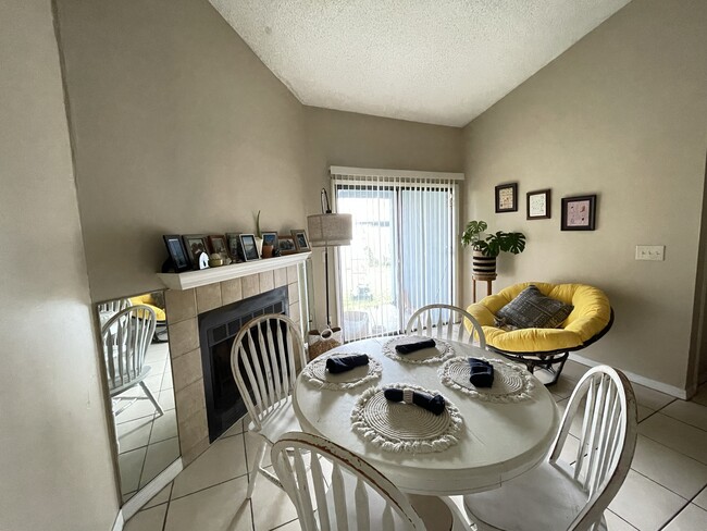 Living Room - 5139 Indian Lakes Ct