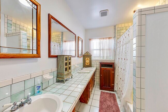 Foto del edificio - 301 N Janss St