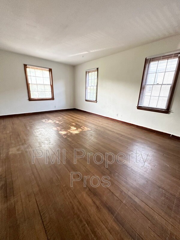 Building Photo - 4647a N 27th St