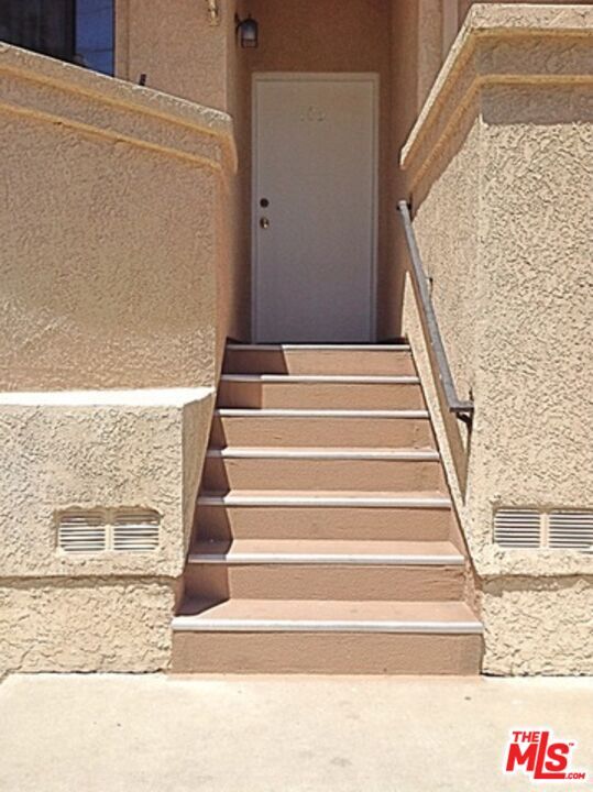 Foto del edificio - 4349 Cahuenga Blvd