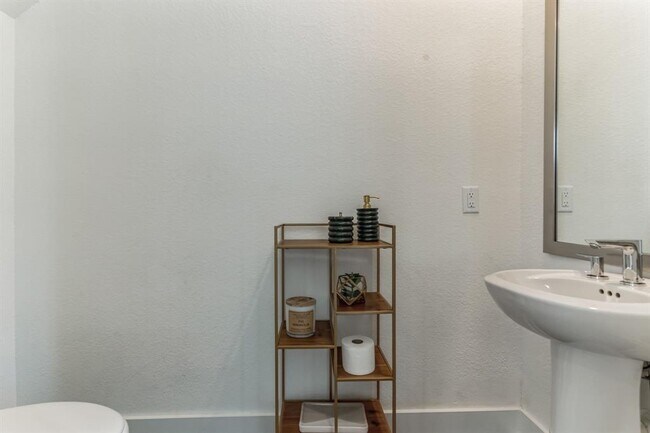 Foto del edificio - 5400 Agatha Cir