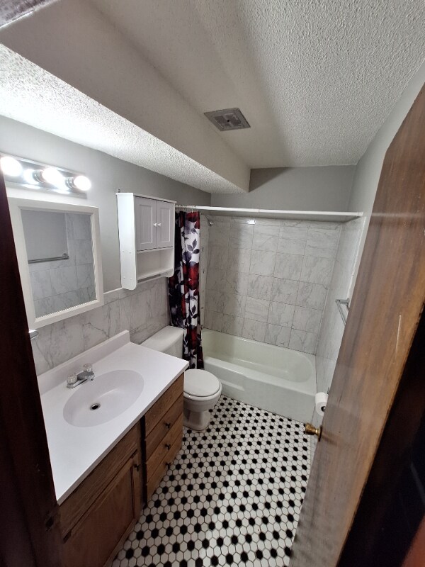 Foto del edificio - 1676 English St